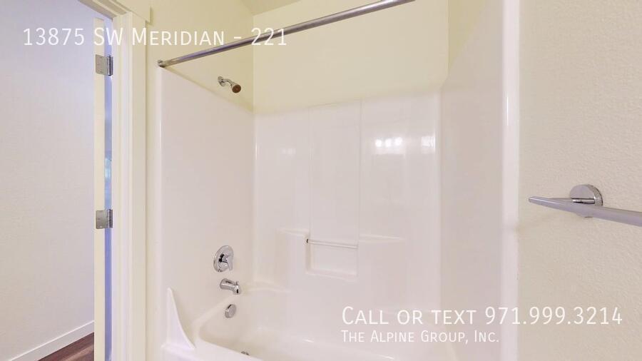 🌆Luxury Living Near Nike – A/C, Pool & More! property image