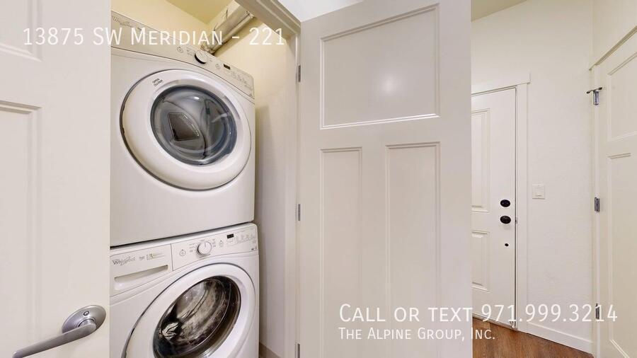 🌆Luxury Living Near Nike – A/C, Pool & More! property image