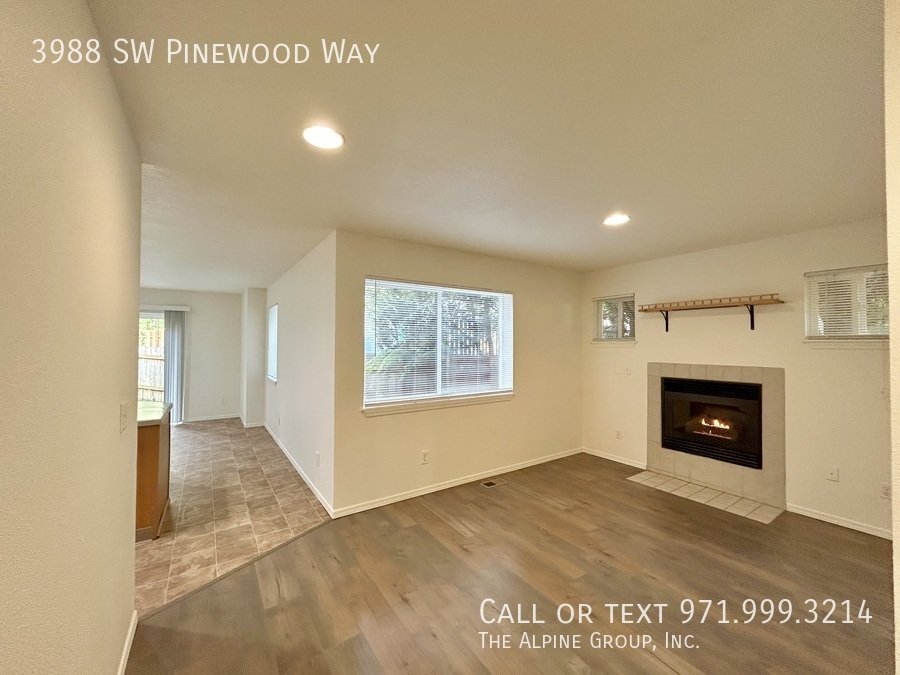 🔥3-Bedroom Gem — Hardwood Floors, Fireplace & Garage! property image