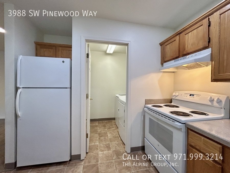 🔥3-Bedroom Gem — Hardwood Floors, Fireplace & Garage! property image