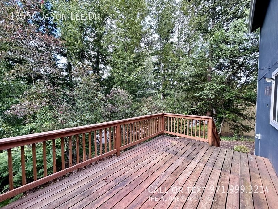 🪵 Cozy Oregon City Home with Spacious Private Deck property image