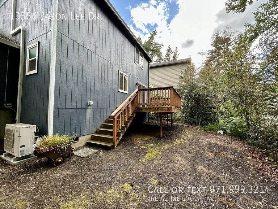 🪵 Cozy Oregon City Home with Spacious Private Deck property image