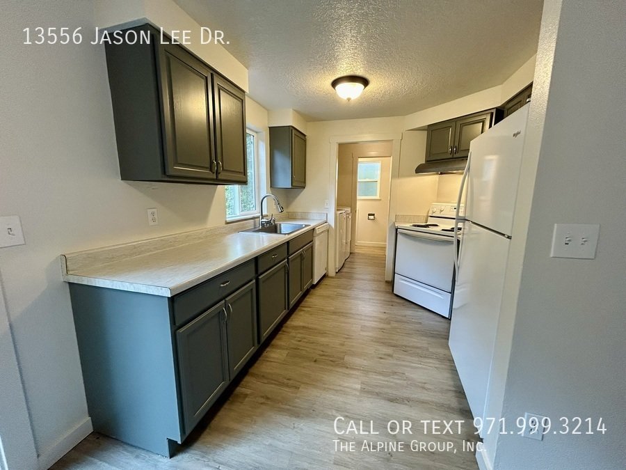 🪵 Cozy Oregon City Home with Spacious Private Deck property image