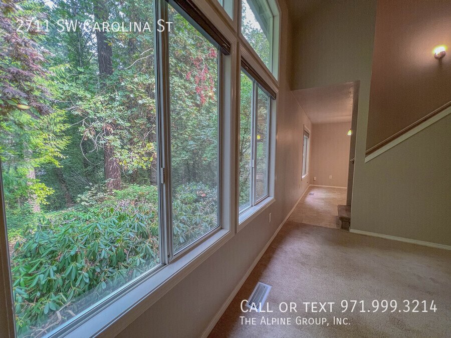 🌿 18-mo Lease! Green & Serene: A Bright, Private SW Portland Retreat property image