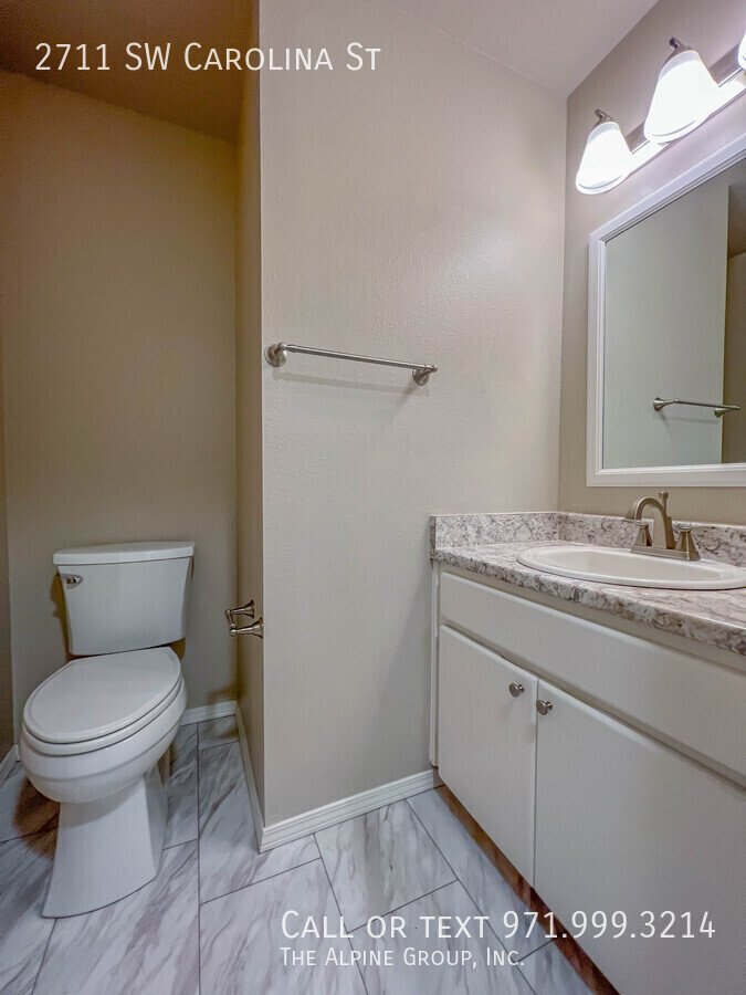 🌿 18-mo Lease! Green & Serene: A Bright, Private SW Portland Retreat property image