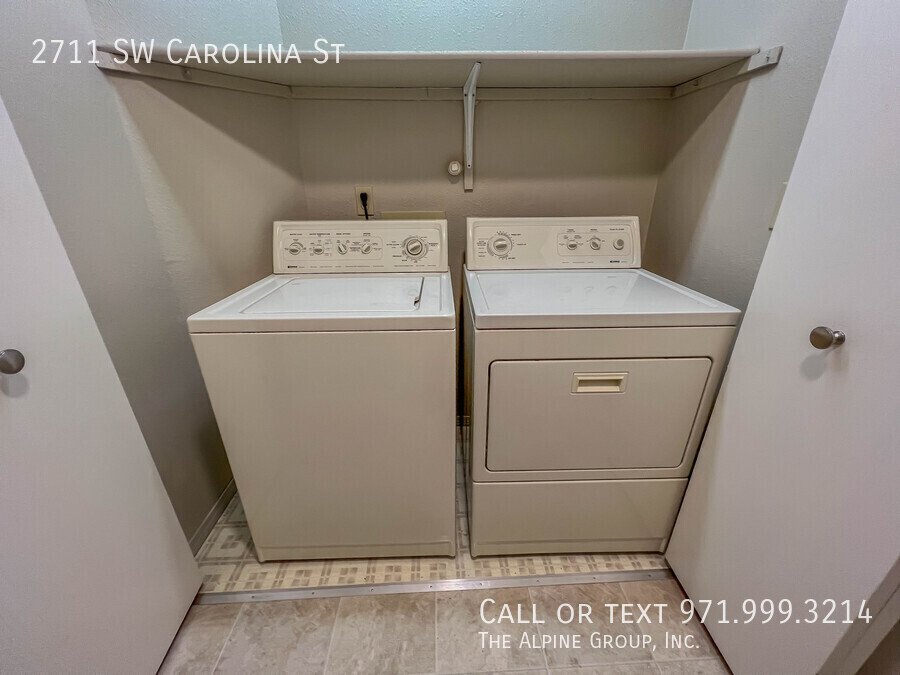 🌿 18-mo Lease! Green & Serene: A Bright, Private SW Portland Retreat property image