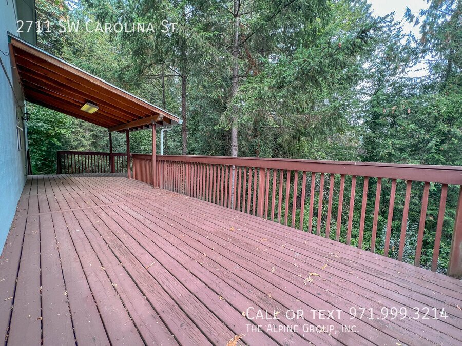 🌿 18-mo Lease! Green & Serene: A Bright, Private SW Portland Retreat property image