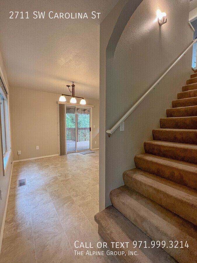 🌿 18-mo Lease! Green & Serene: A Bright, Private SW Portland Retreat property image