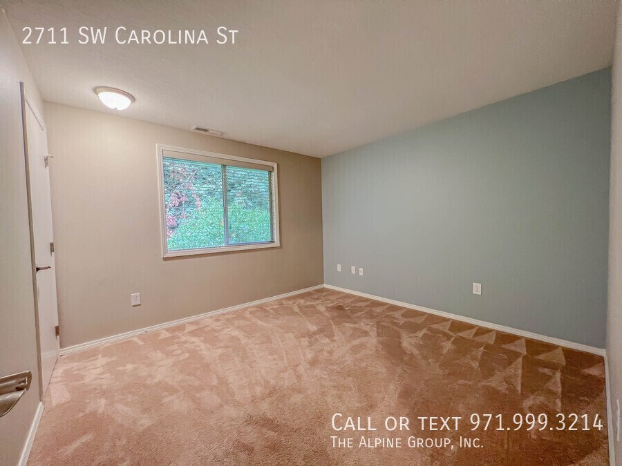 🌿 18-mo Lease! Green & Serene: A Bright, Private SW Portland Retreat property image