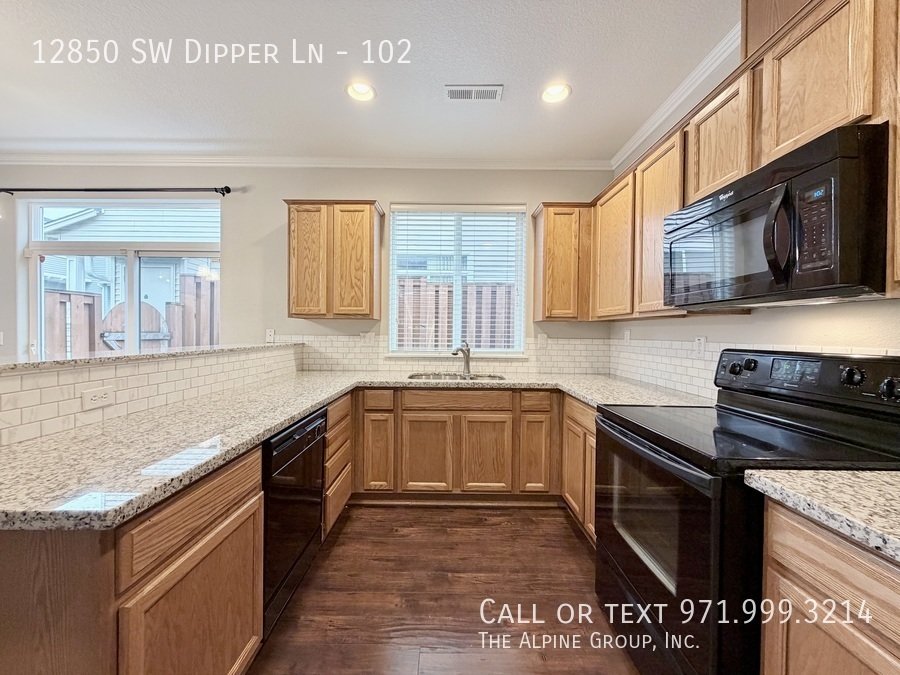 Beautiful Townhome | $500 First Month Incentive 🌟 property image