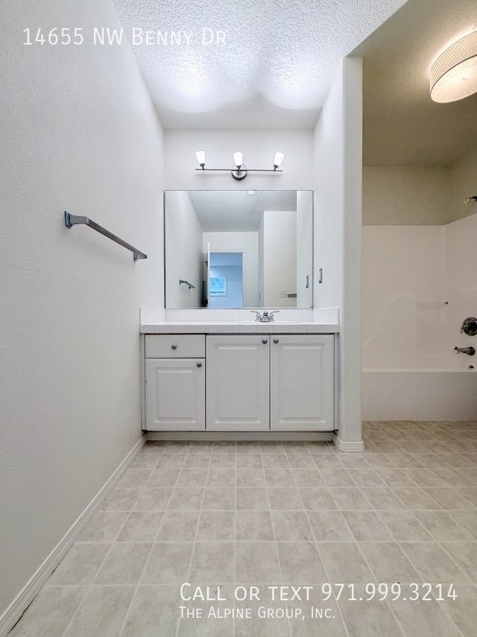 🛋️ Charming Kaiser Woods Home w/ Granite Kitchen – 15-Month Lease property image