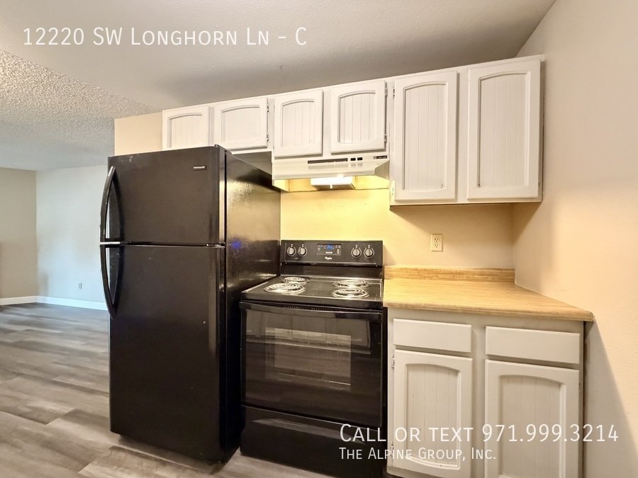 🎉 FIRST Month FREE – Apply by 12/31! 🪴 Stylish 2BR Retreat – Covered Deck & Private Oasis property image