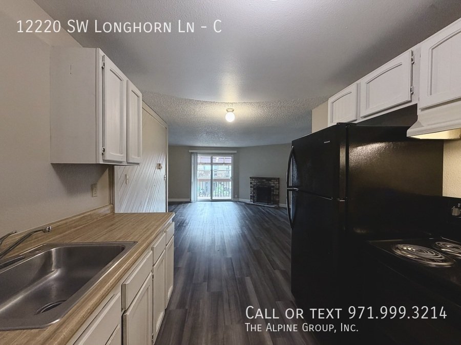 🎉 FIRST Month FREE – Apply by 12/31! 🪴 Stylish 2BR Retreat – Covered Deck & Private Oasis property image