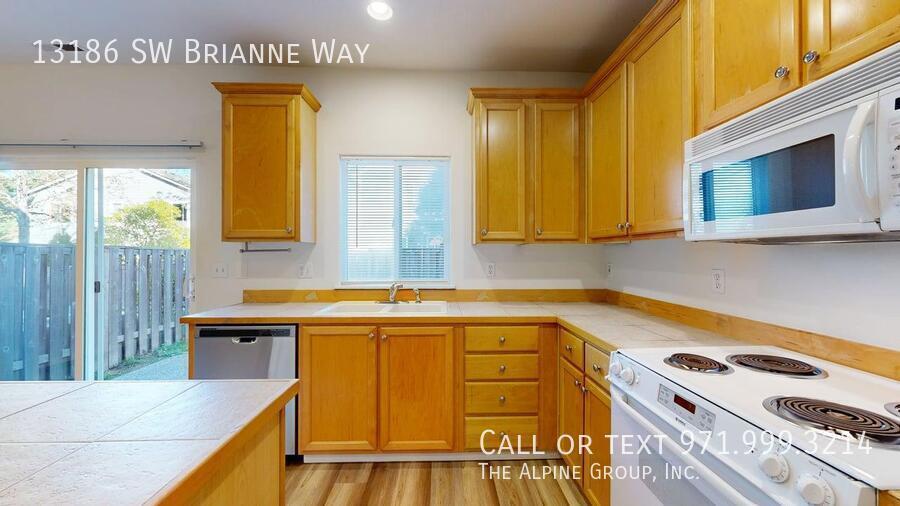 🏠HALF OFF Your FIRST MONTH- Apply By 12/31! Cozy 3-Bed with Open Floor Plan & Fenced Yard property image