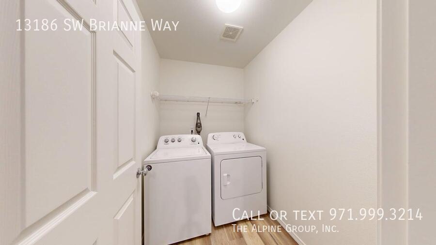 🏠HALF OFF Your FIRST MONTH- Apply By 12/31! Cozy 3-Bed with Open Floor Plan & Fenced Yard property image