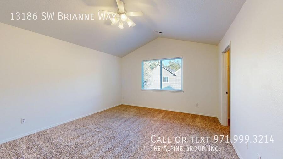 🏠HALF OFF Your FIRST MONTH- Apply By 12/31! Cozy 3-Bed with Open Floor Plan & Fenced Yard property image