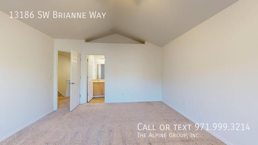 🏠HALF OFF Your FIRST MONTH- Apply By 12/31! Cozy 3-Bed with Open Floor Plan & Fenced Yard property image