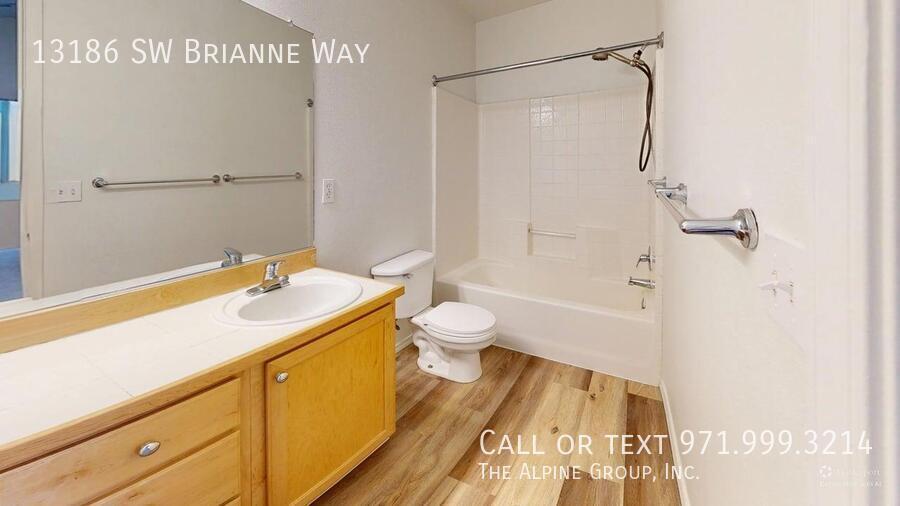 🏠HALF OFF Your FIRST MONTH- Apply By 12/31! Cozy 3-Bed with Open Floor Plan & Fenced Yard property image