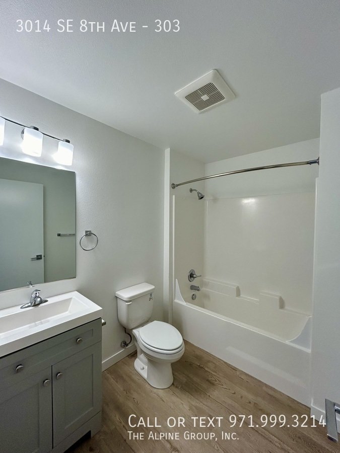 🏙️ HALF OFF FIRST MONTH! Sleek 2022-Built Apartment with In-Unit Laundry! property image