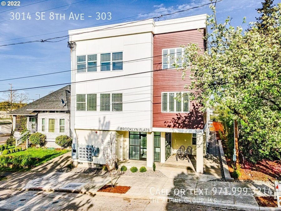 🏙️ HALF OFF FIRST MONTH! Sleek 2022-Built Apartment with In-Unit Laundry! property image