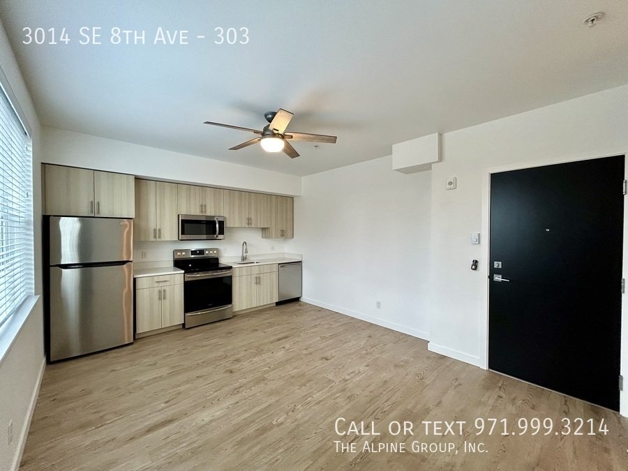🏙️FREE FIRST MONTH! Sleek 2022-Built Apartment with In-Unit Laundry! property image