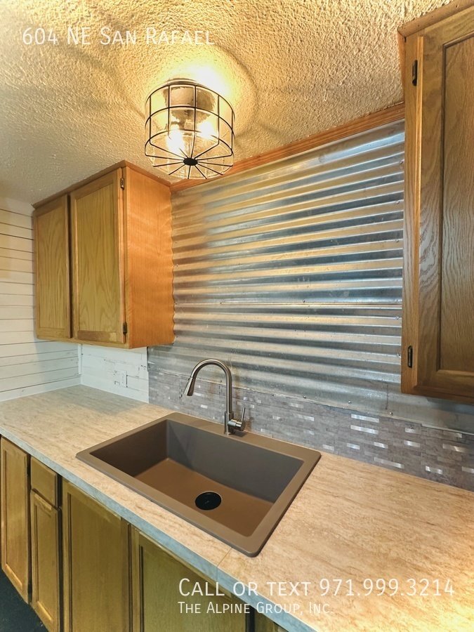 🕰️ Timeless Irvington Carriage House with Vintage Charm property image