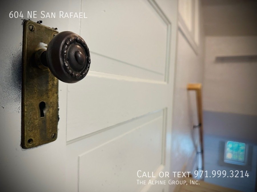 🕰️ Timeless Irvington Carriage House with Vintage Charm property image