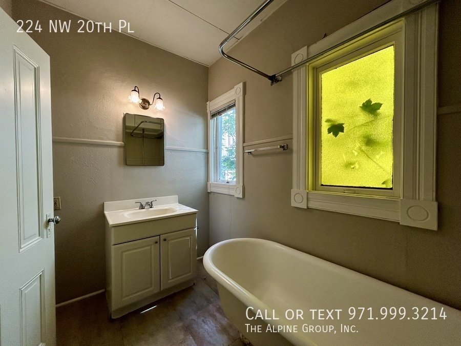 🌿 Timeless Portland Victorian in Prime Location property image