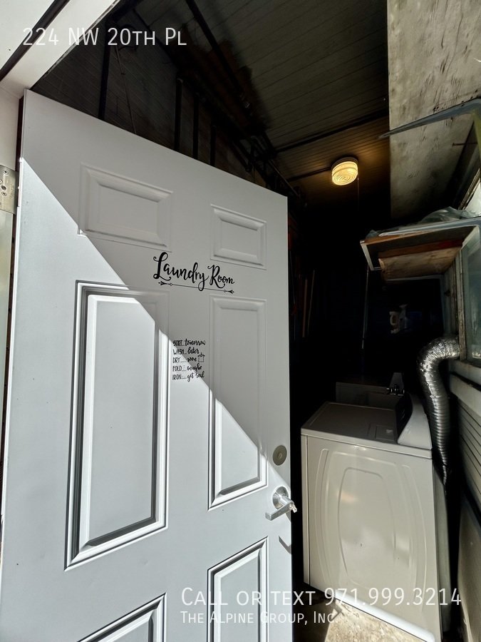 🌿 Timeless Portland Victorian in Prime Location property image