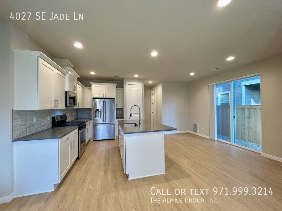 🛋️ Stylish 2024 Build with Dual Primary Suites property image