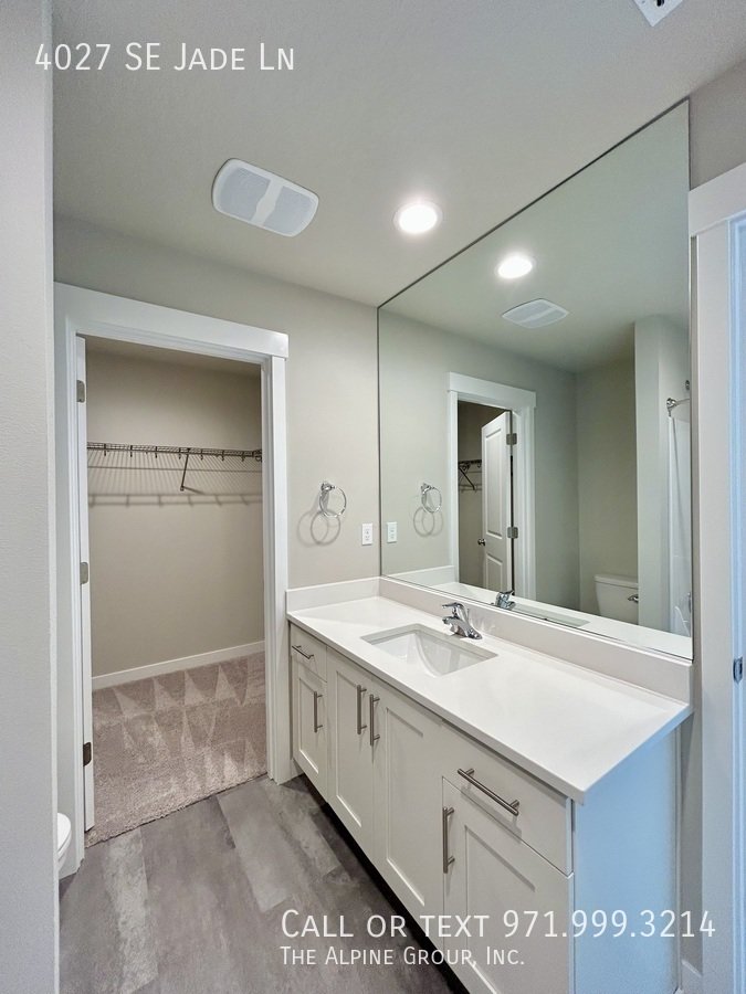 🛋️ Stylish 2024 Build with Dual Primary Suites property image