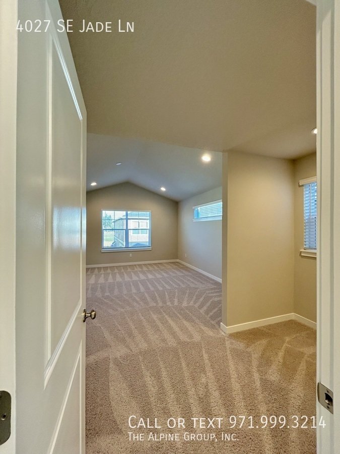 🛋️ Stylish 2024 Build with Dual Primary Suites property image