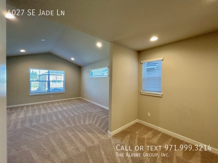 🛋️ Stylish 2024 Build with Dual Primary Suites property image