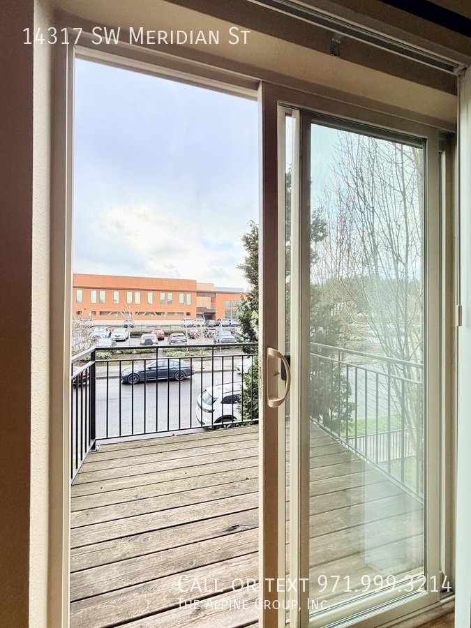 ✨ FIRST MONTH FREE - Modern Luxury in 45° Central | Steps from Nike Campus! property image