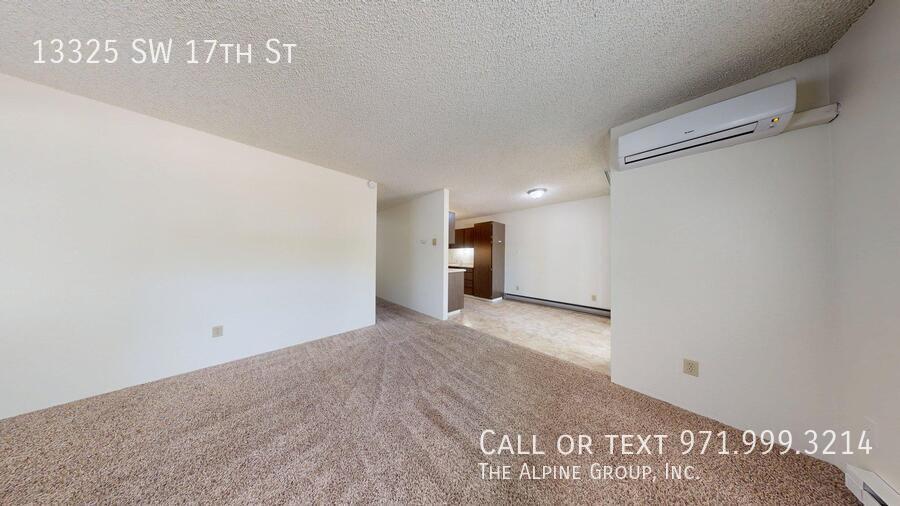 🌞 Bright Upstairs 1-Bed with Balcony & In-Unit W/D 🧺 property image