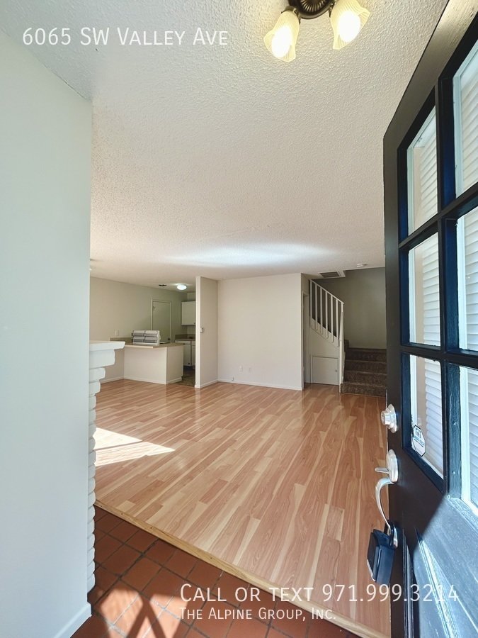 $500 OFF FIRST MONTH - Charming 2-Bedroom Townhome off Allen 🏡 property image