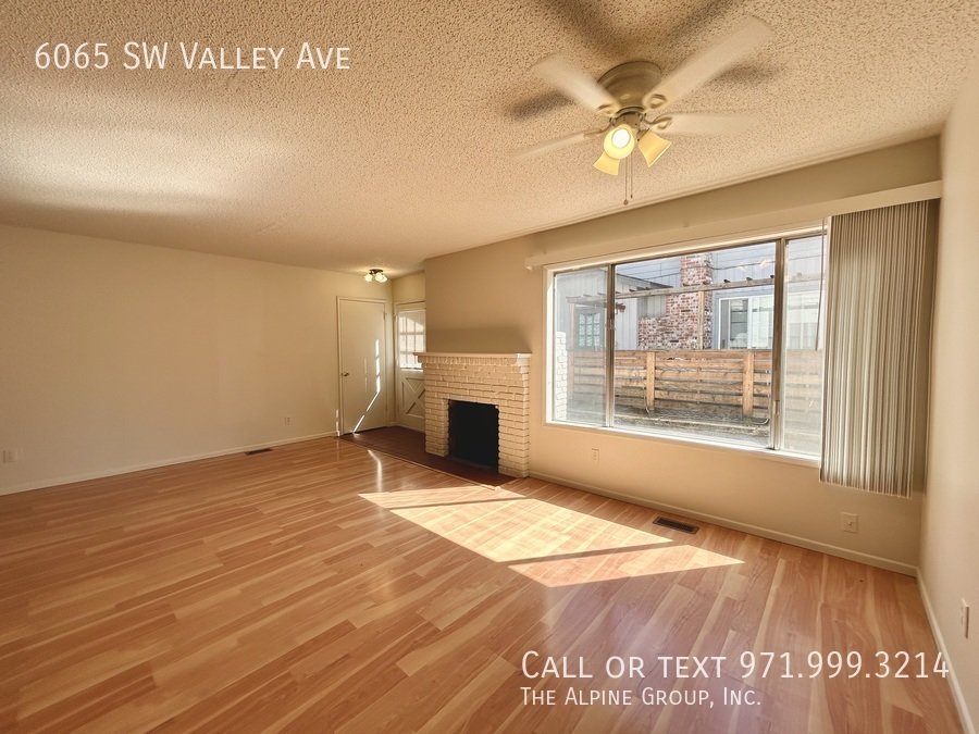 $500 OFF FIRST MONTH - Charming 2-Bedroom Townhome off Allen 🏡 property image