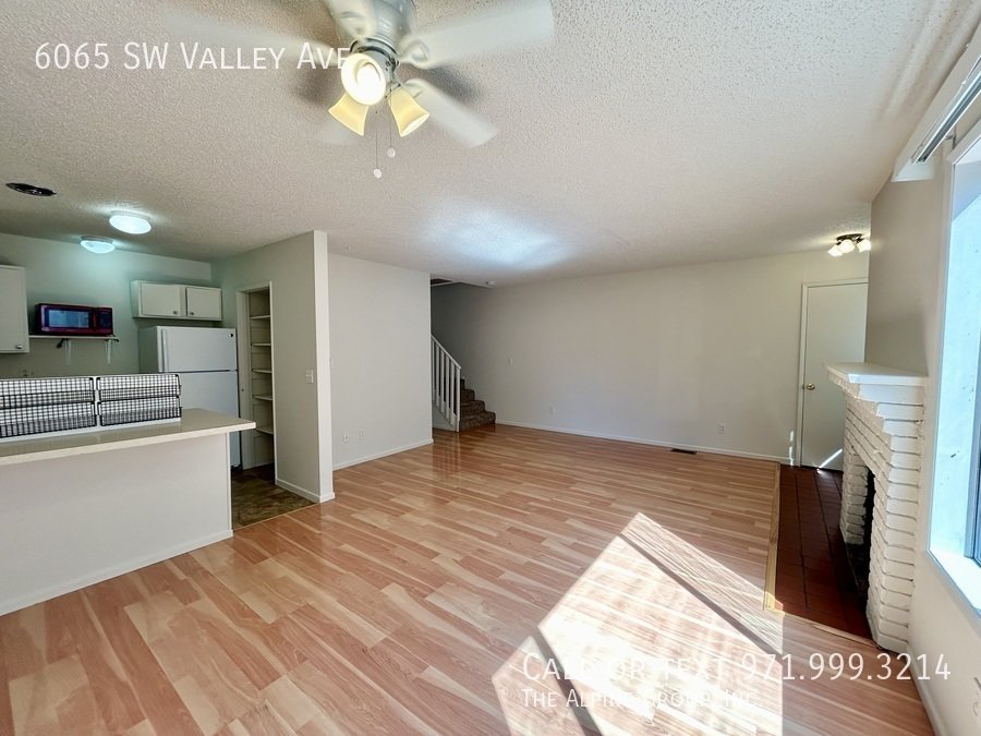 $500 OFF FIRST MONTH - Charming 2-Bedroom Townhome off Allen 🏡 property image