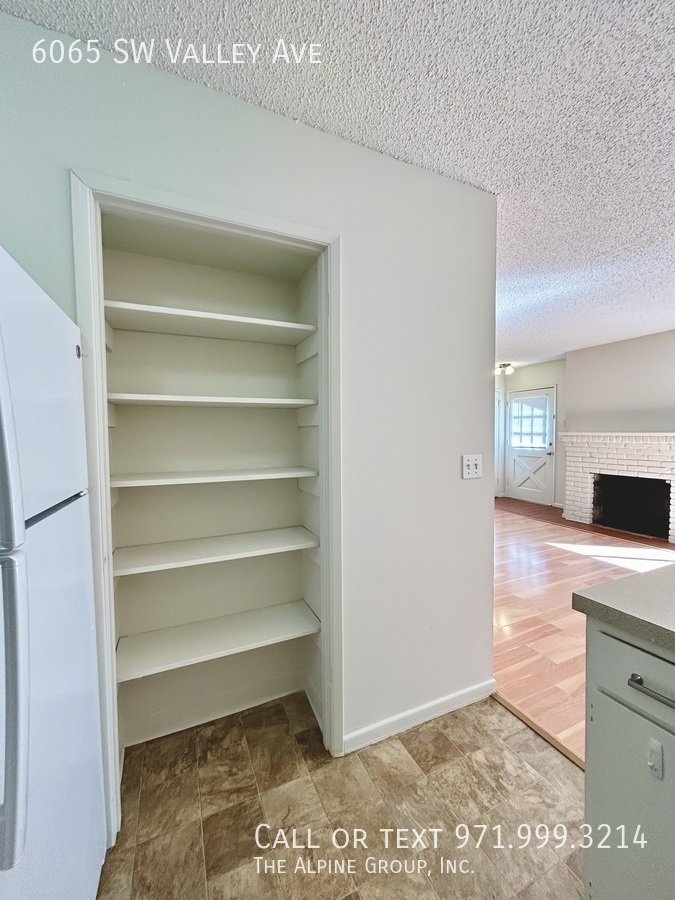 $500 OFF FIRST MONTH - Charming 2-Bedroom Townhome off Allen 🏡 property image