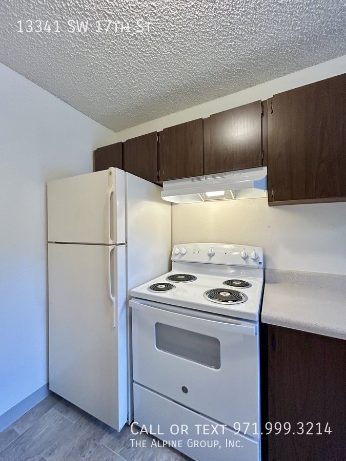 🏡 Bright 2-BR Upstairs + $500 Off First Month! property image