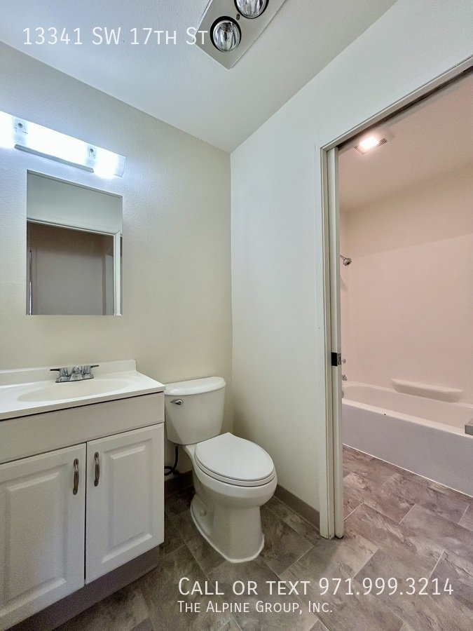 🏡 Bright 2-BR Upstairs + $500 Off First Month! property image