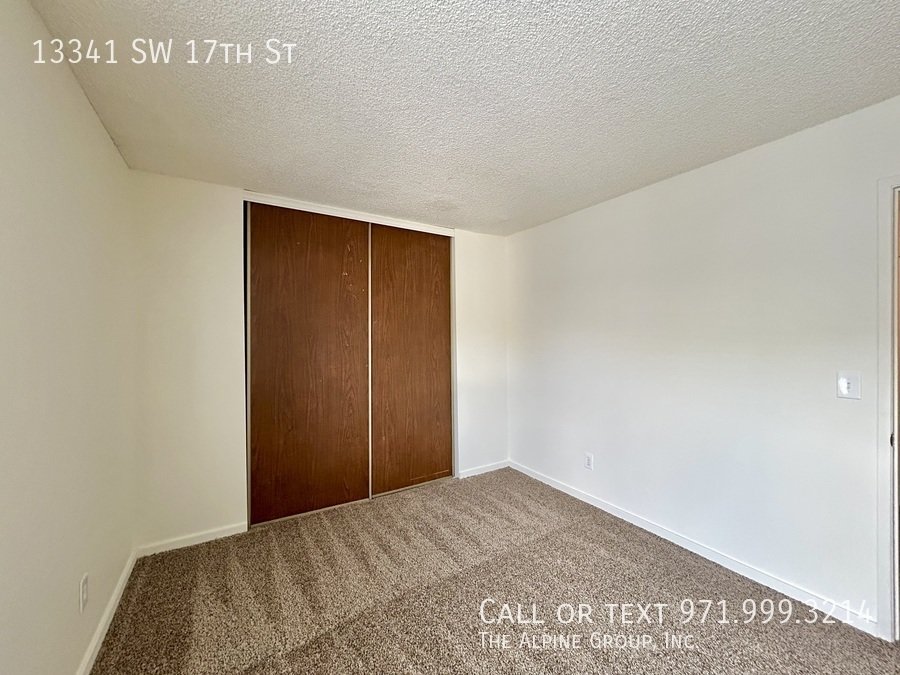 🏡 Bright 2-BR Upstairs + $500 Off First Month! property image