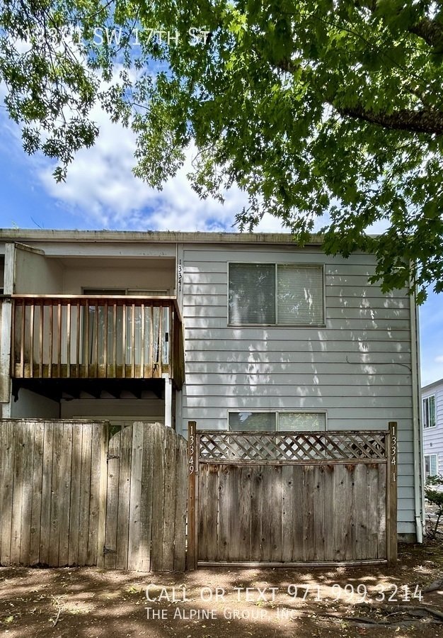 🏡 Bright 2-BR Upstairs + $500 Off First Month! property image