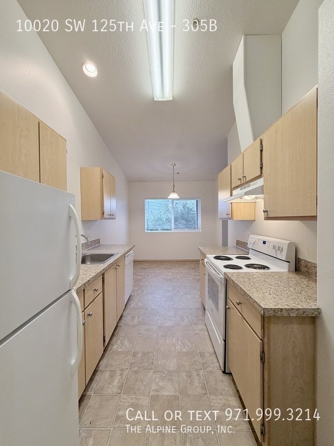 🌤️ Top-Floor 2-Bed with Vaulted Ceilings & Balcony 🌤️ property image