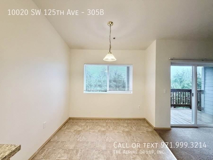 🌤️ Top-Floor 2-Bed with Vaulted Ceilings & Balcony 🌤️ property image