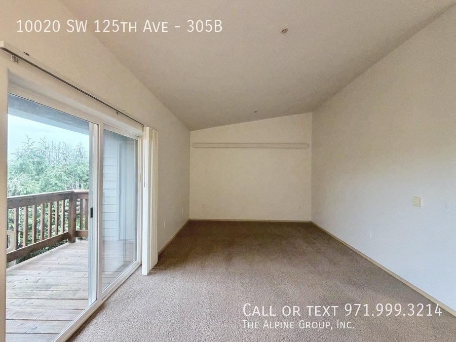 🌤️ Top-Floor 2-Bed with Vaulted Ceilings & Balcony 🌤️ property image