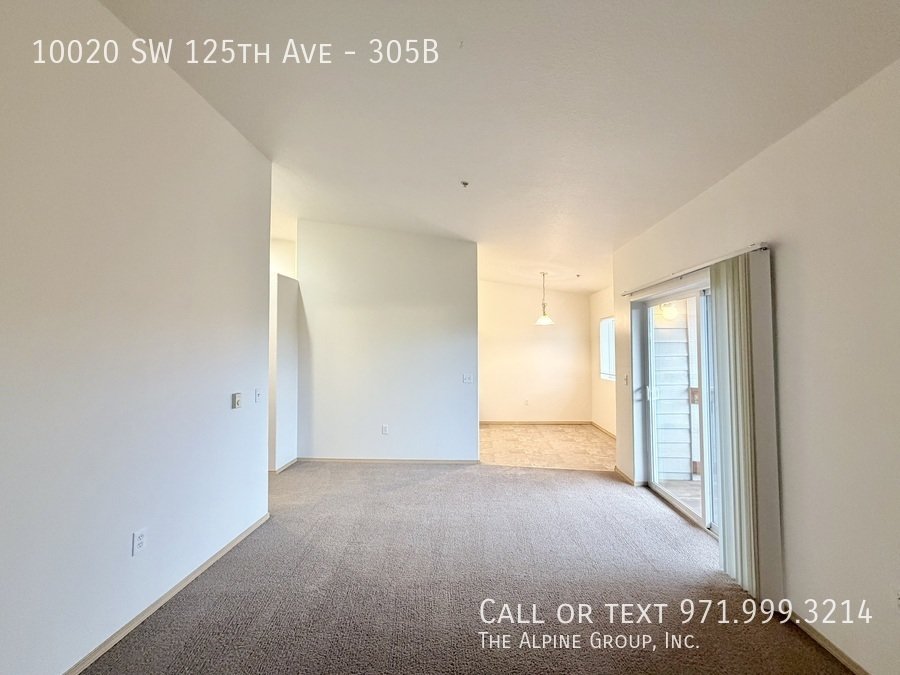 🌤️ Top-Floor 2-Bed with Vaulted Ceilings & Balcony 🌤️ property image