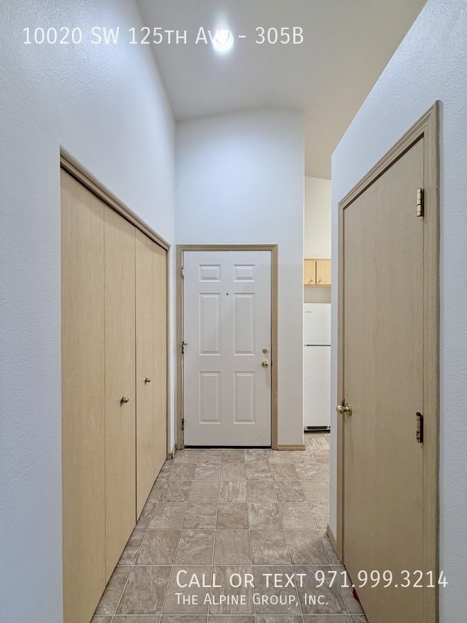 🌤️ Top-Floor 2-Bed with Vaulted Ceilings & Balcony 🌤️ property image