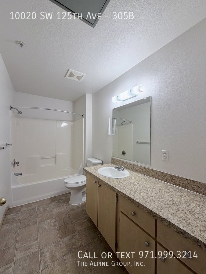 🌤️ Top-Floor 2-Bed with Vaulted Ceilings & Balcony 🌤️ property image