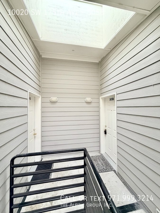 🌤️ Top-Floor 2-Bed with Vaulted Ceilings & Balcony 🌤️ property image